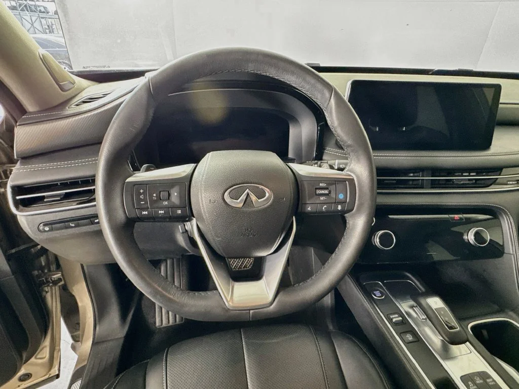 Certified Used 2022 Silver INFINITI LUXE image 13