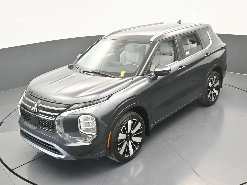 New 2026 Gray Mitsubishi SEL image 46