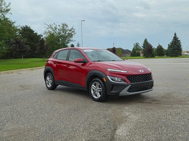 Used 2022 Red Hyundai SE image 3