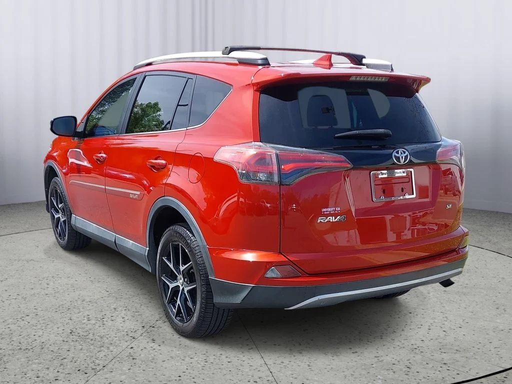 Used 2016 Red Toyota SE image 5