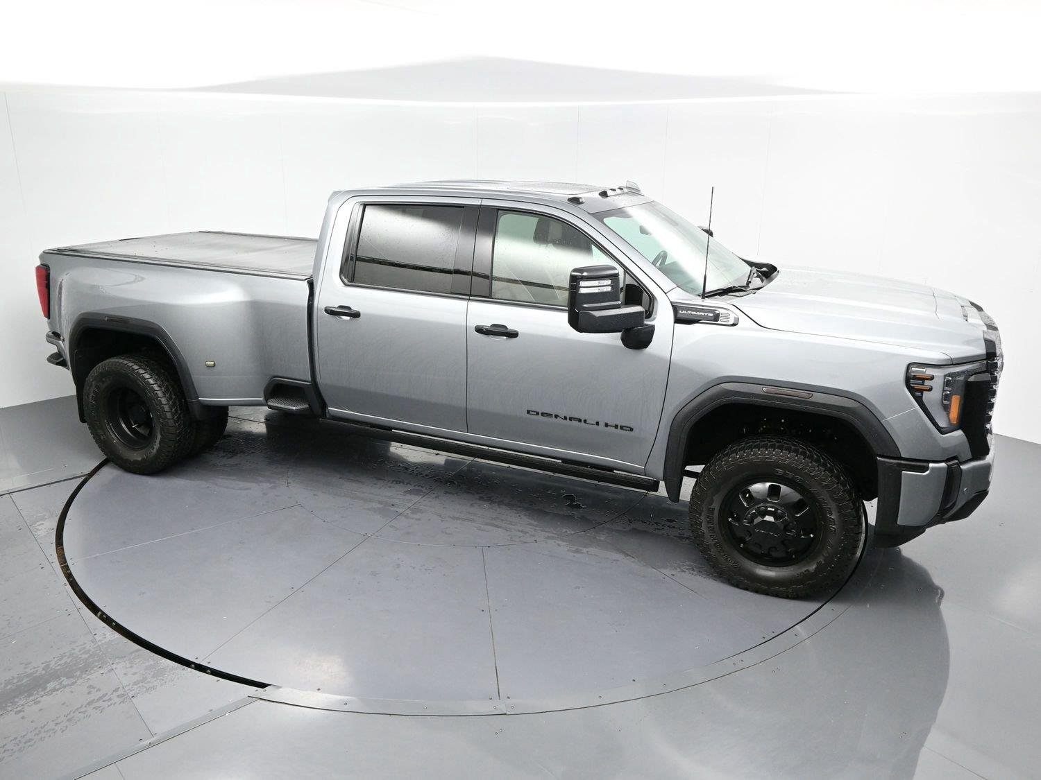 Used 2025 Sterling Metallic GMC Denali Ultimate DRW image 41