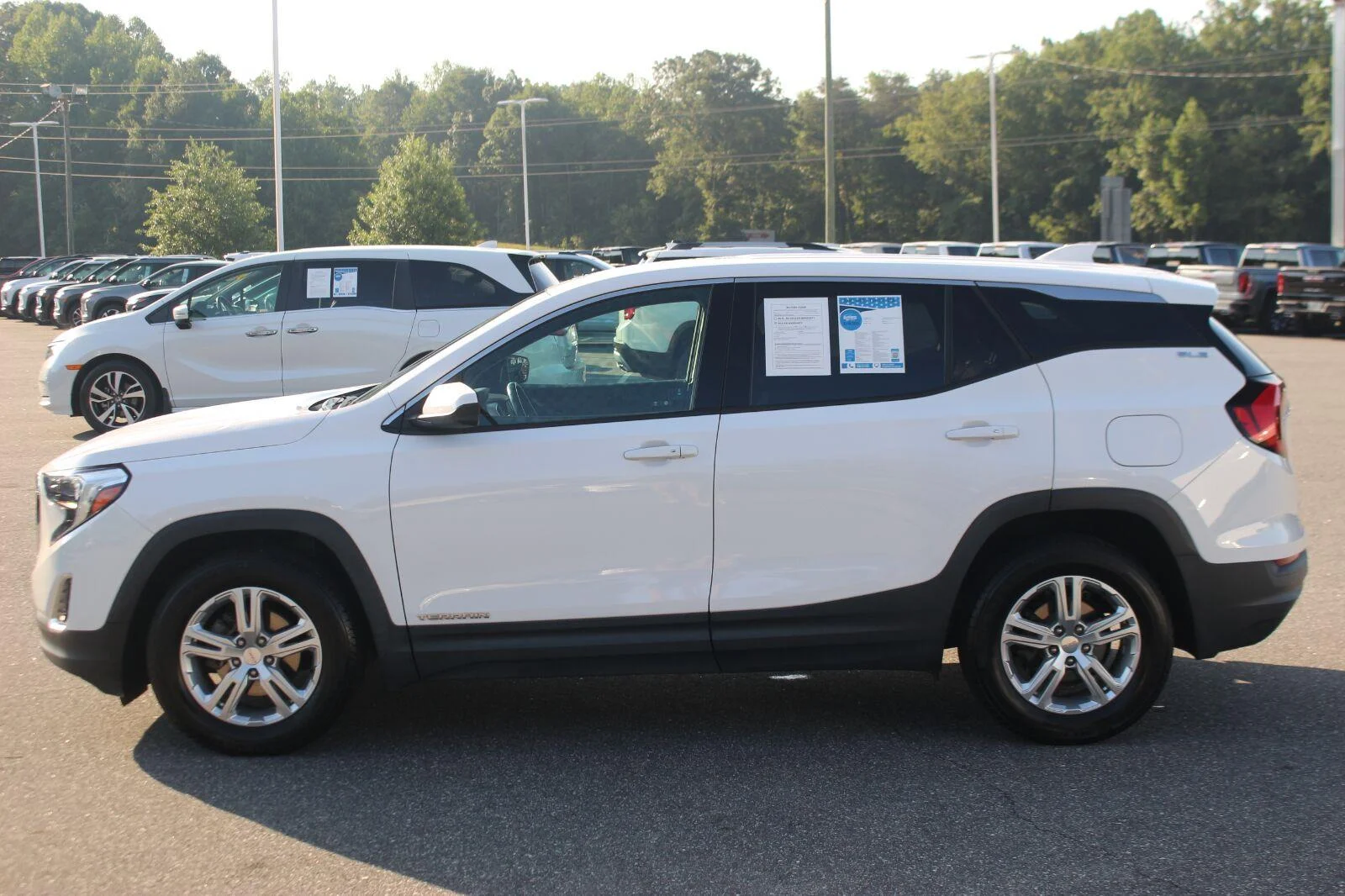 Used 2020 SUMMIT WHITE GMC SLE image 3