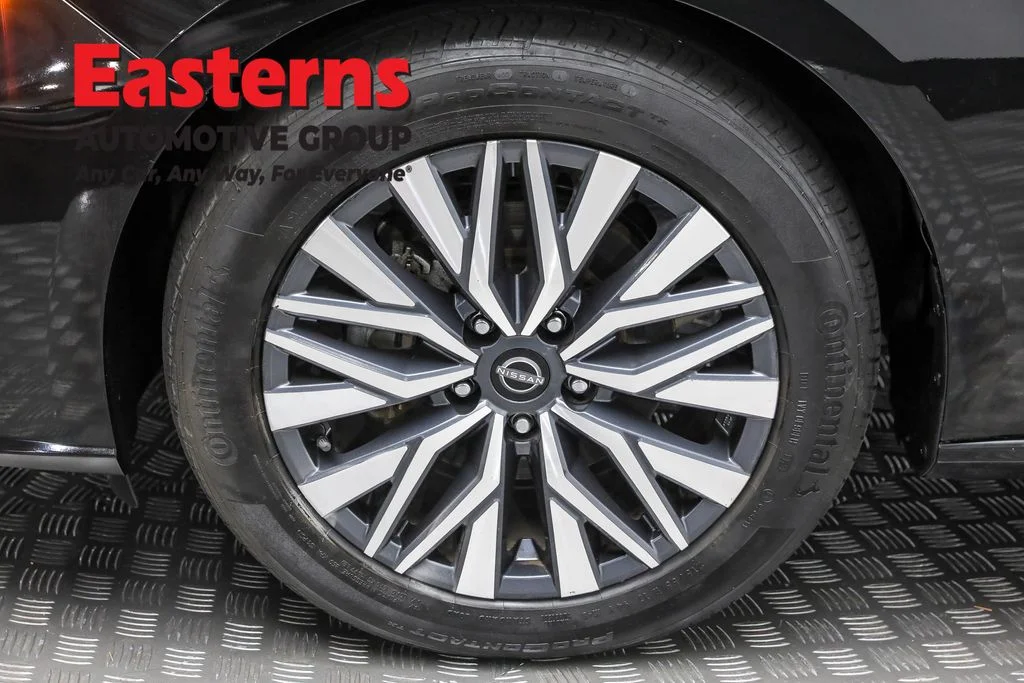 Used 2024 Black Nissan 2.5 SV image 31