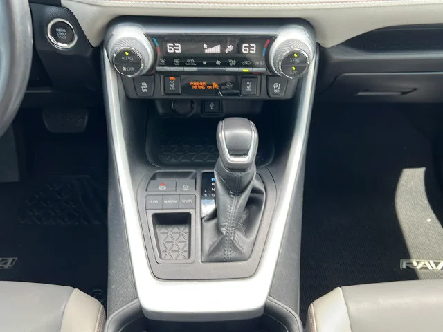 Used 2021 Gray Toyota XLE Premium image 15
