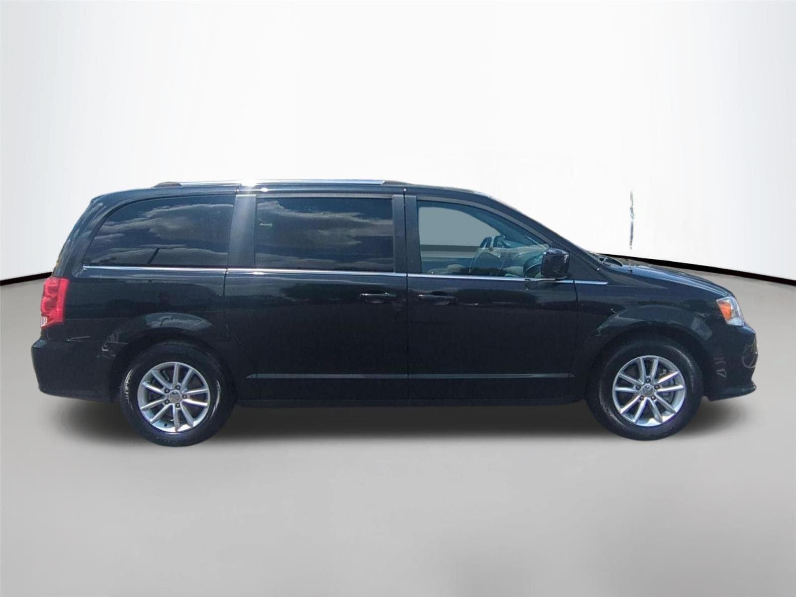 Used 2018 Black Onyx Crystal Pearlcoat Dodge SXT image 18