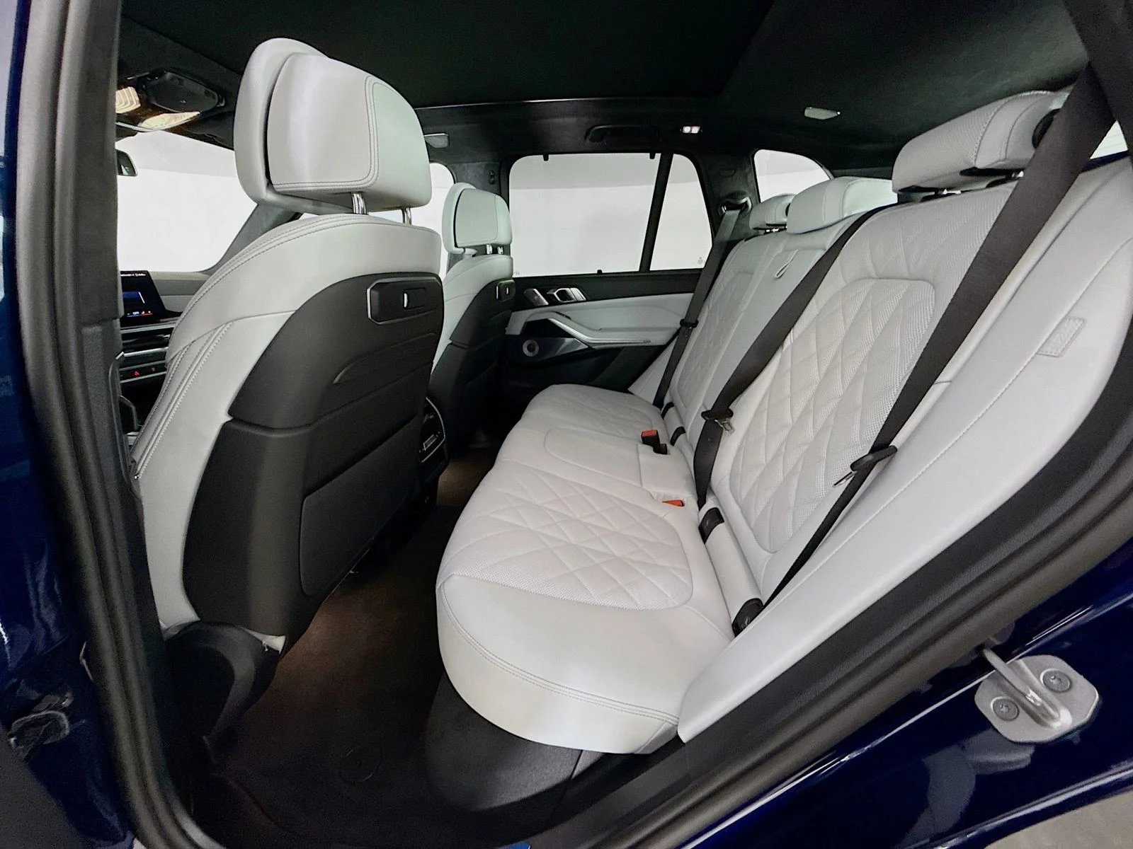 2026 BMW X5 M60i - Photo 26