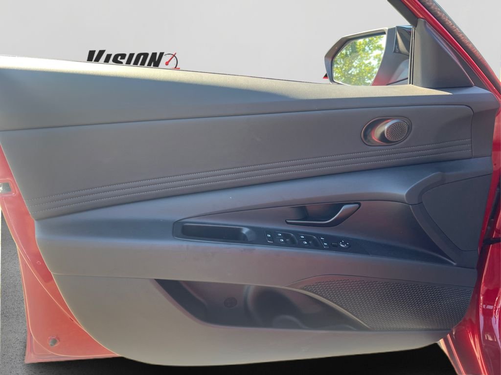 Used 2025 Red Hyundai SEL Sport image 17