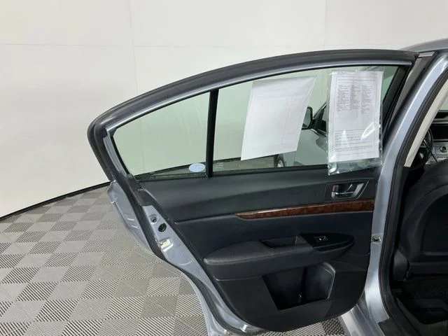 Used 2014 Silver Subaru 2.5i image 24