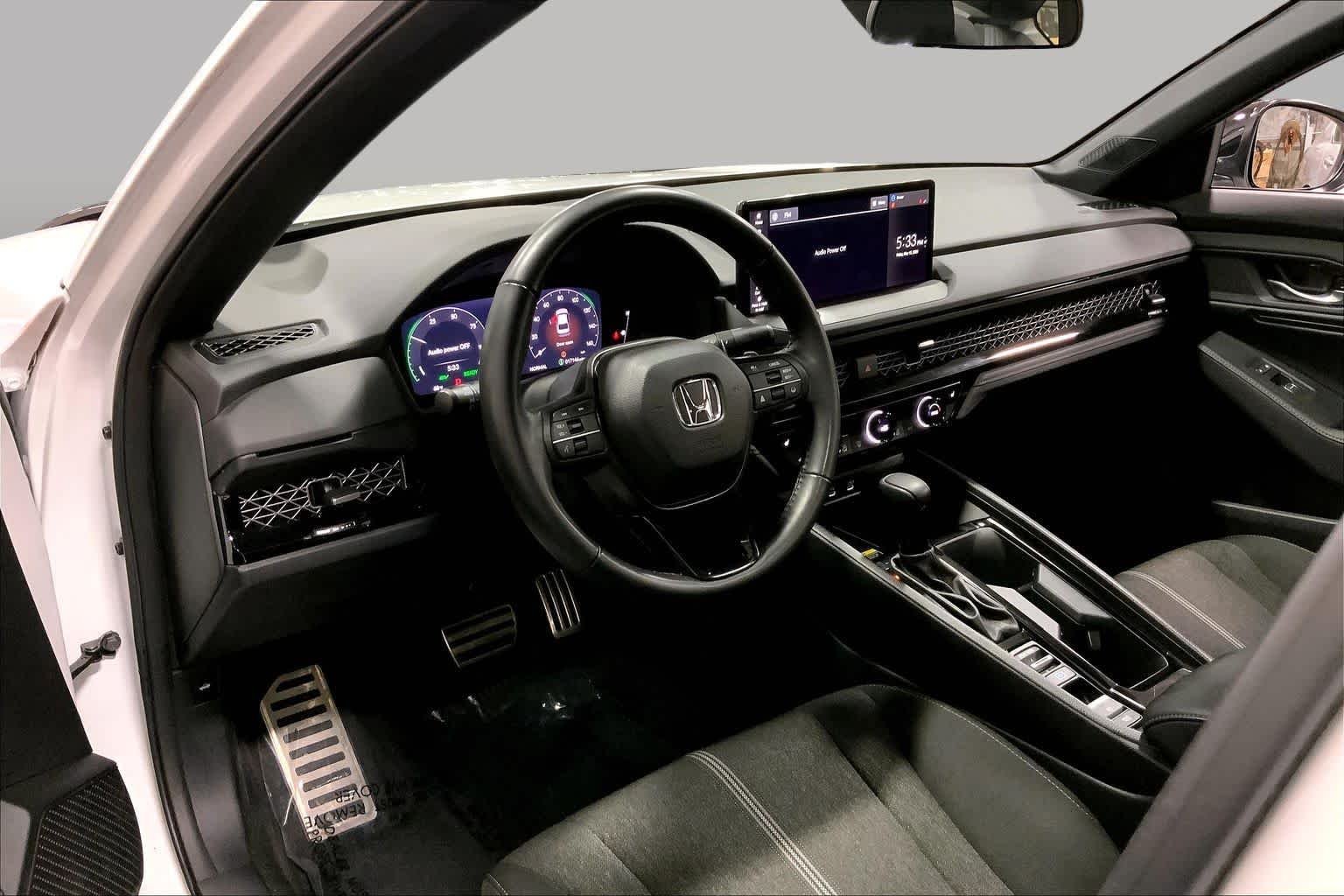 Used 2025 Platinum White Pearl Honda Sport image 18