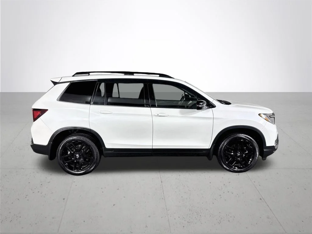 Used 2025 White Honda Black Edition image 5