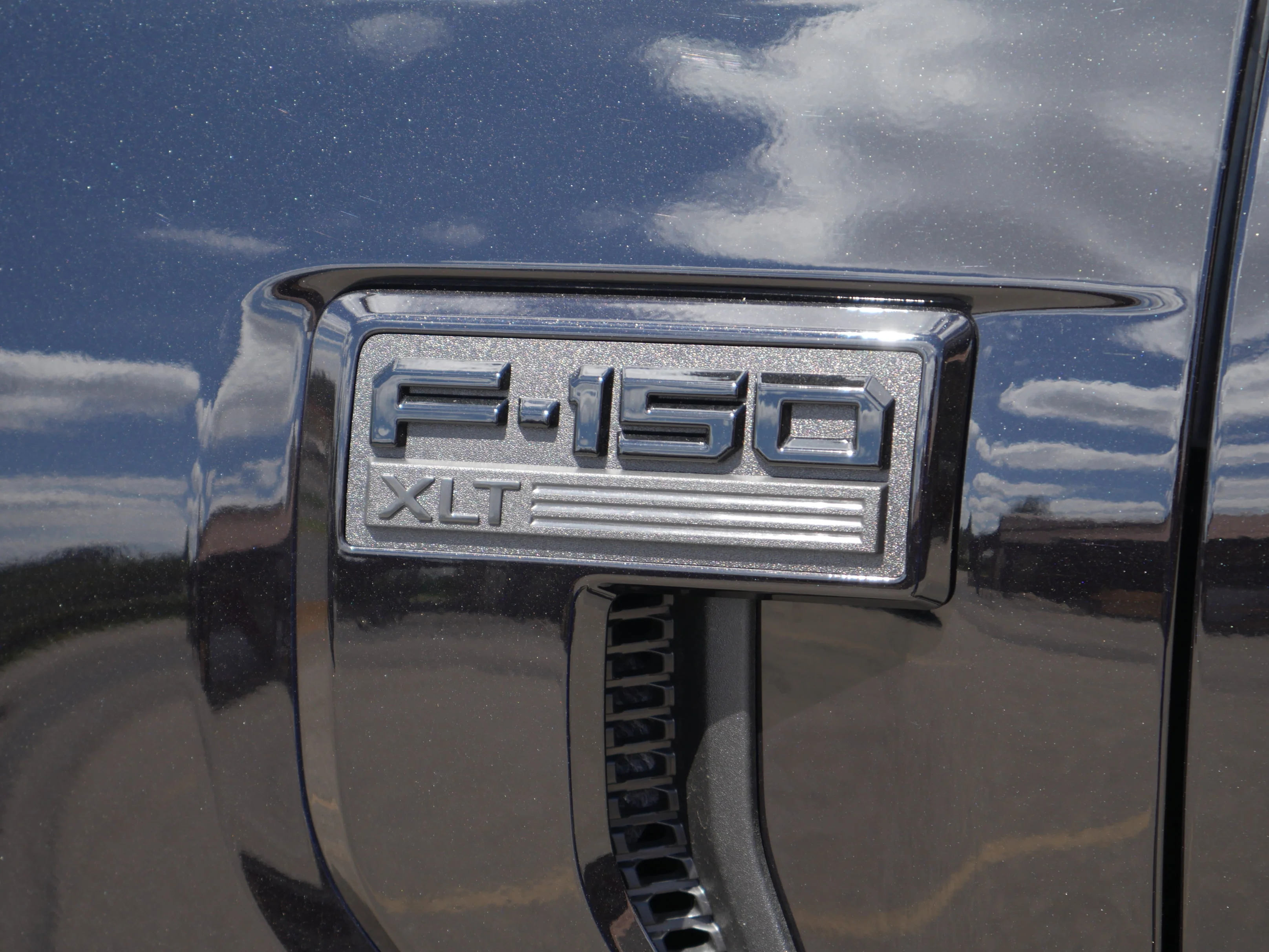 New 2026 Agate Black Metallic Ford XLT image 16