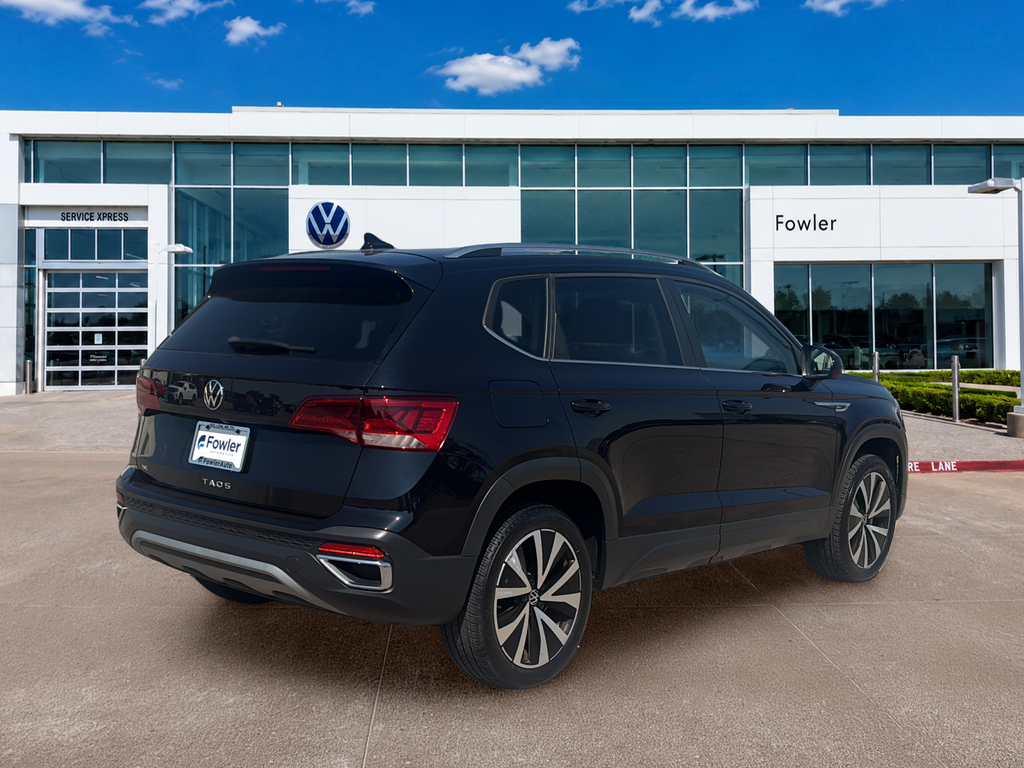 Certified Used 2023 Black Volkswagen 1.5T SE image 5