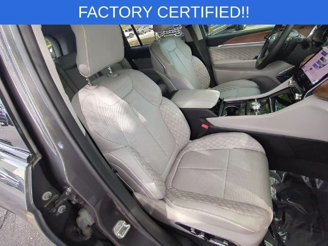 Used 2022 Gray Jeep Summit 4xe image 37