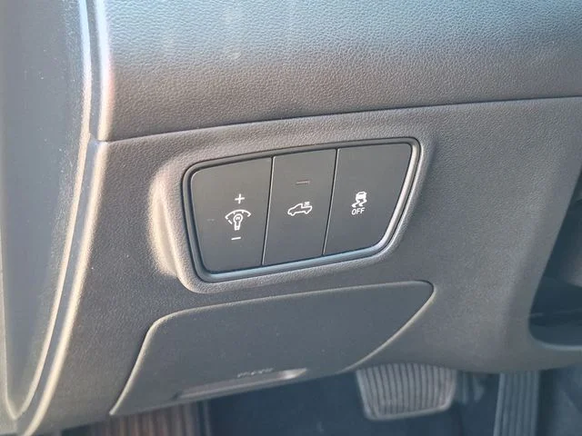 Used 2024 Green Hyundai SE image 15