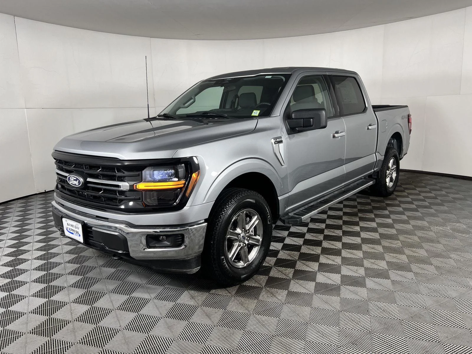 Used 2025 Silver Ford XLT image 16