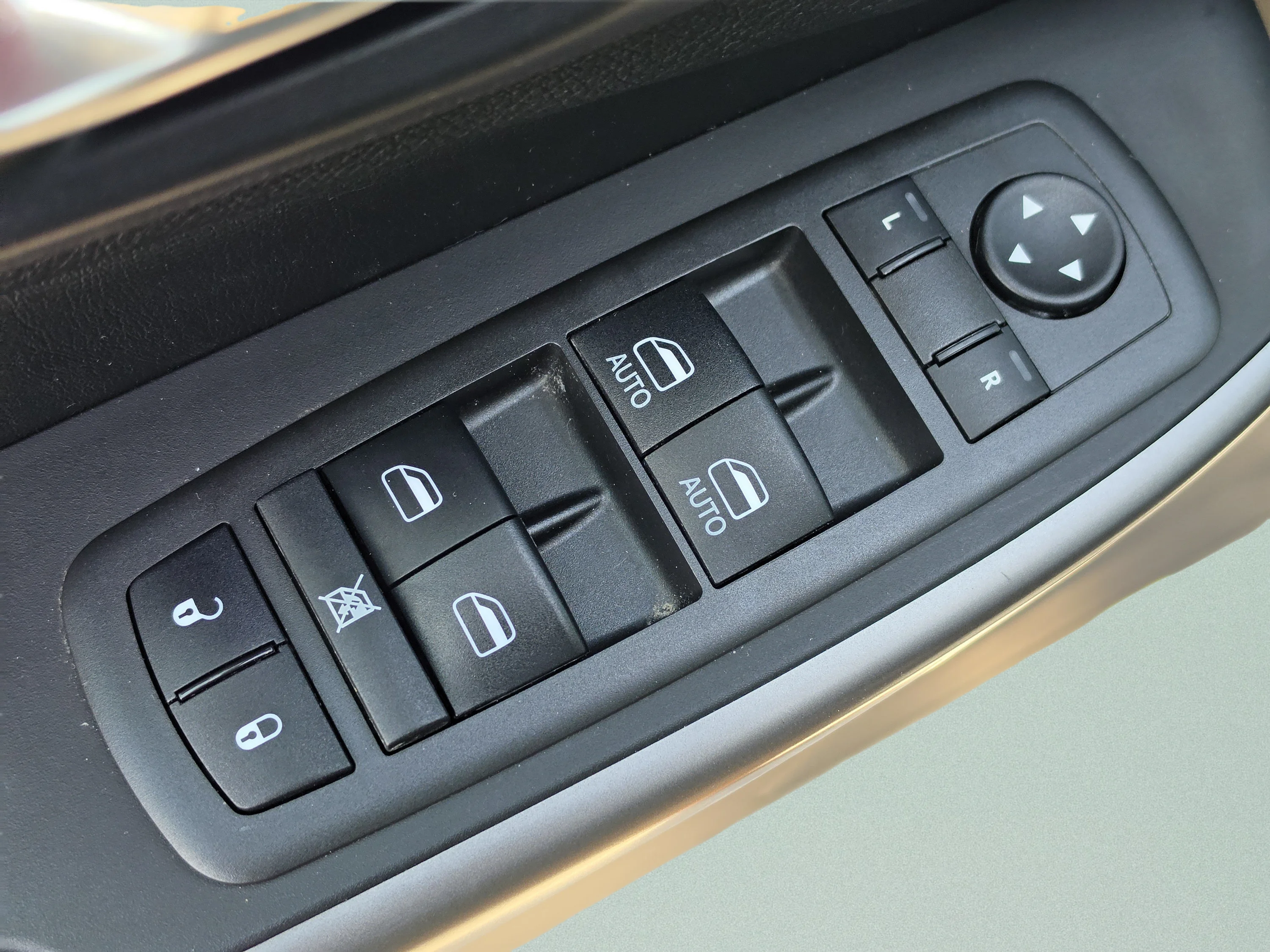 Used 2021 Diamond Black Crystal Pearlcoat Jeep Limited image 21
