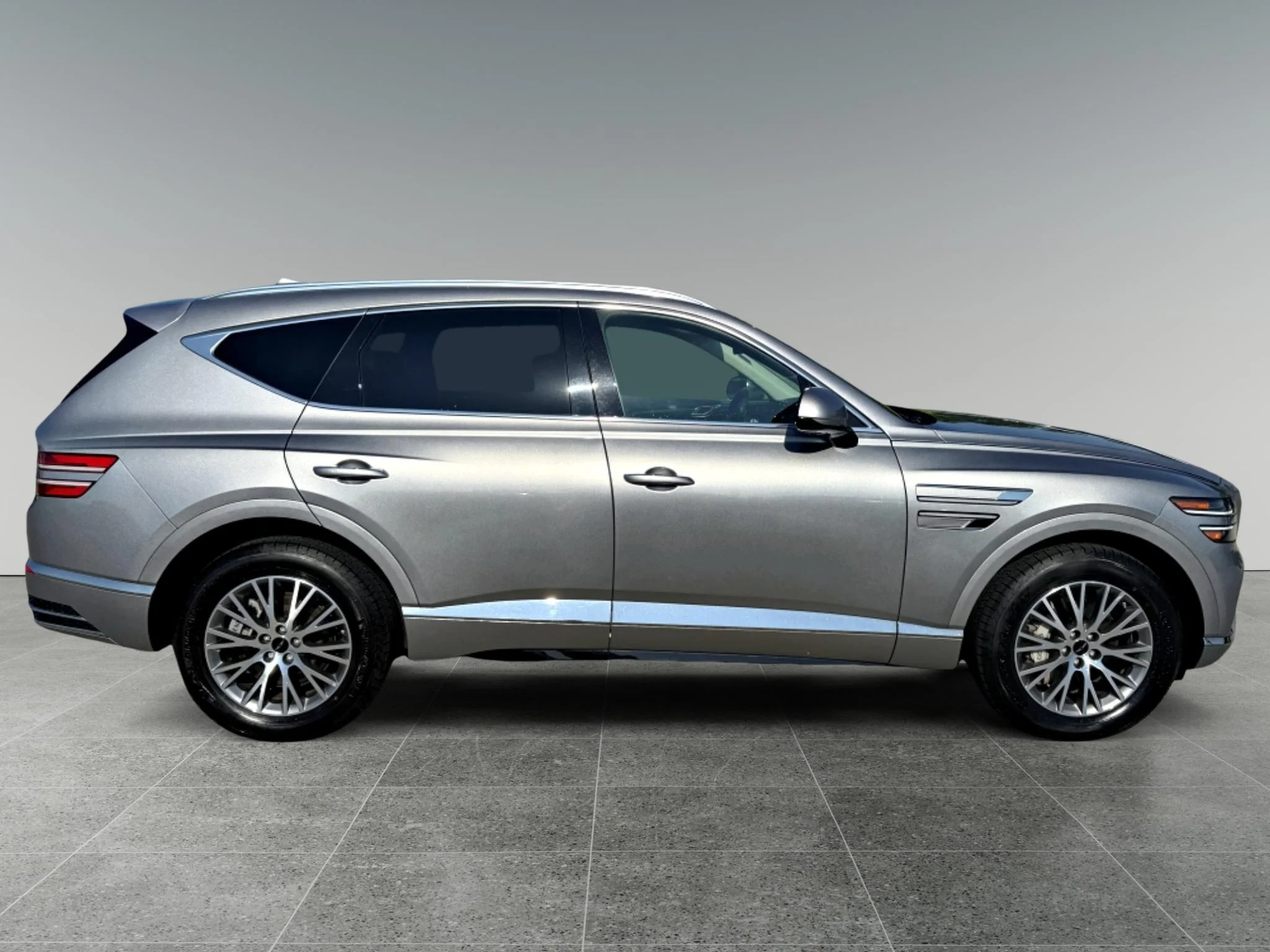 Used 2025 Savile Silver Genesis 2.5T Standard image 5
