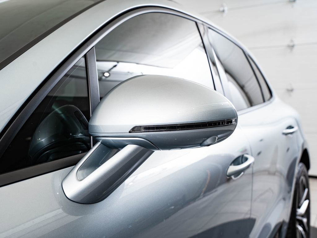 Used 2024 Dolomite Silver Metallic Porsche  image 16