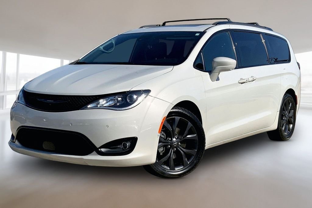 2020 Chrysler Pacifica Touring L Plus's photo