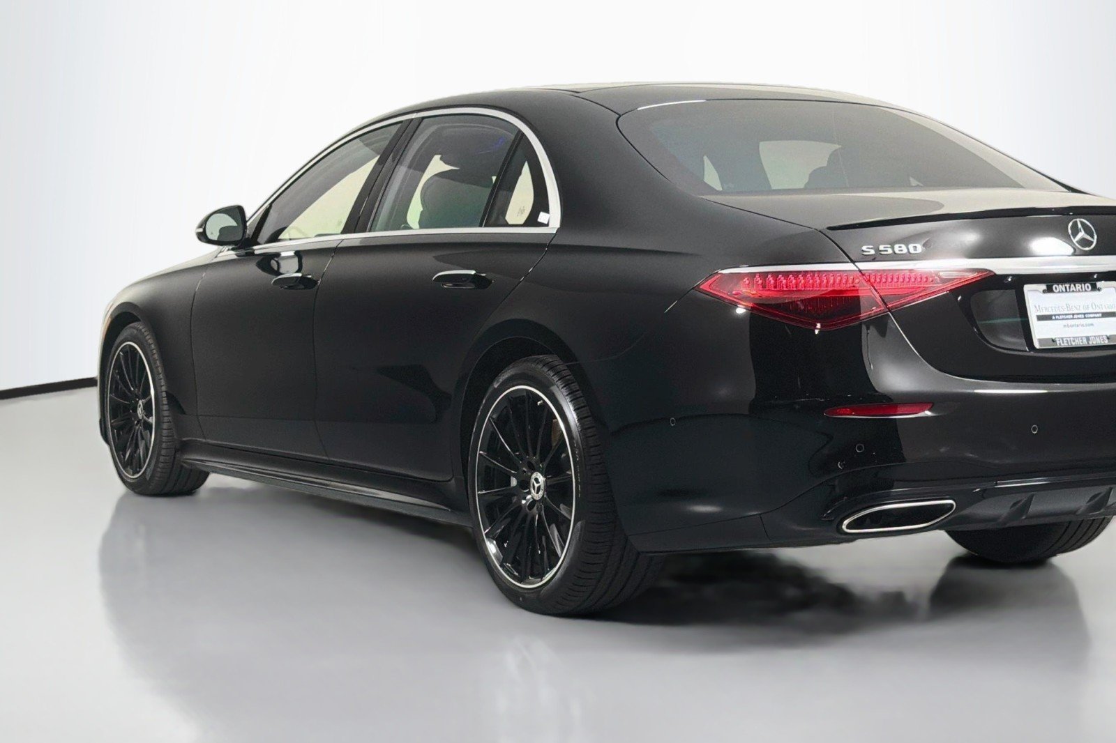 Certified Used 2022 Black Mercedes-Benz S 580 image 18