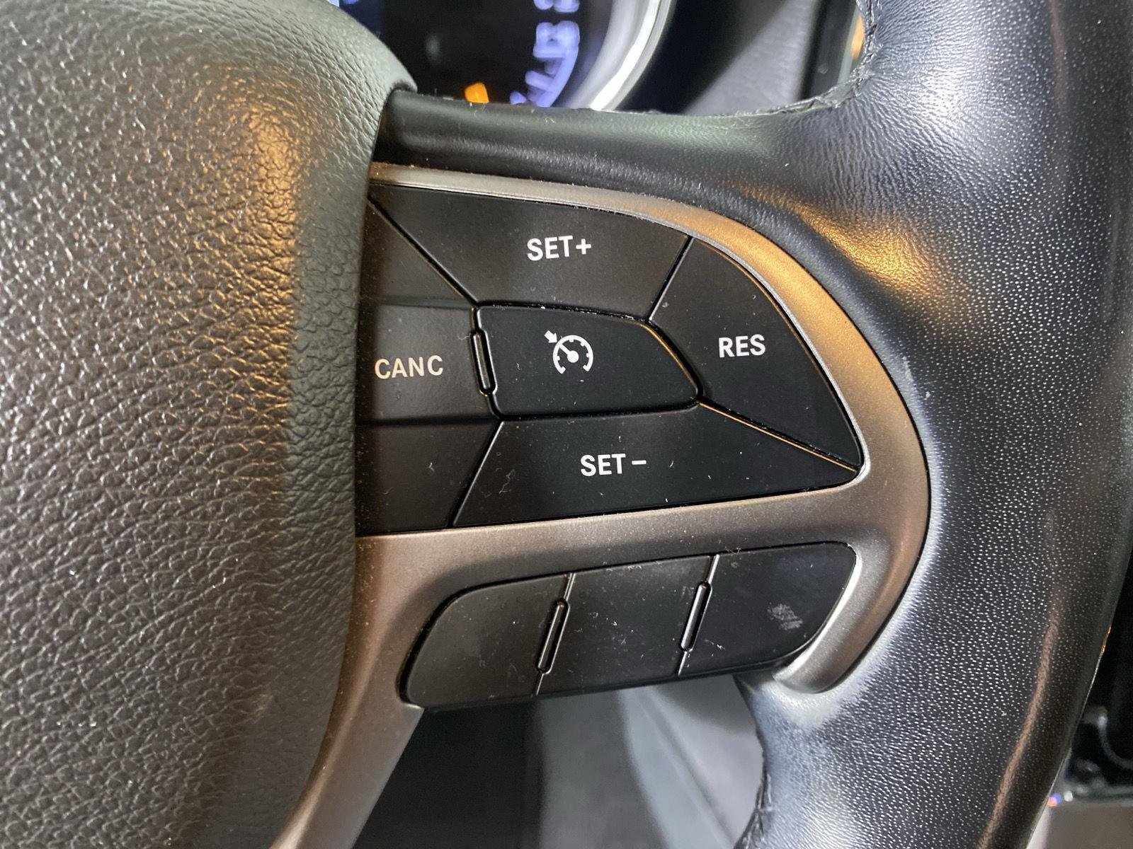 Used 2020 Diamond Black Crystal Pearlcoat Jeep Limited image 16