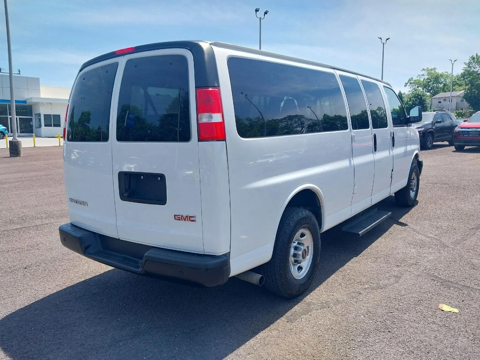 2023 GMC Savana Passenger LS - Photo 7