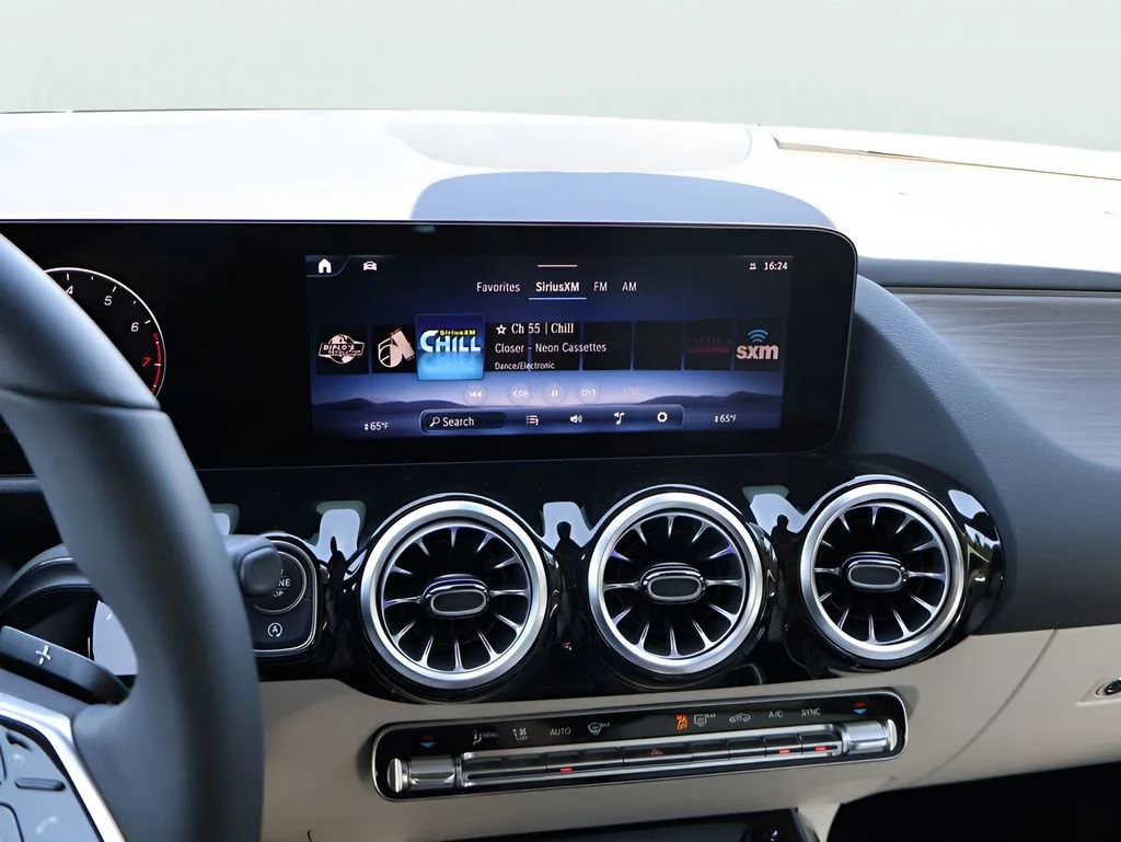 New 2026 Polar White Mercedes-Benz GLA 250 image 59