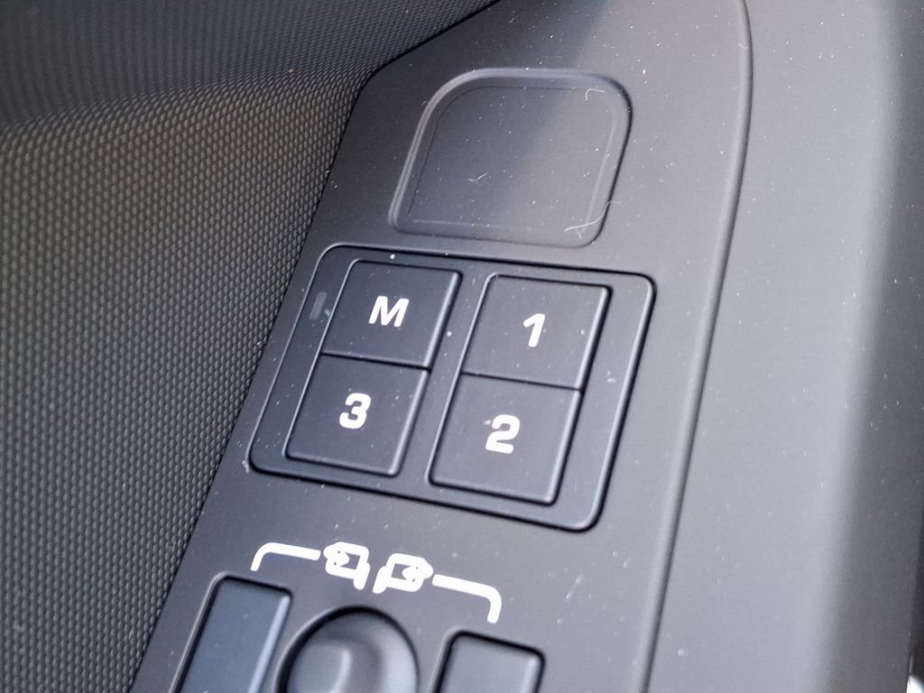 2025 Land Rover Defender S - Photo 18