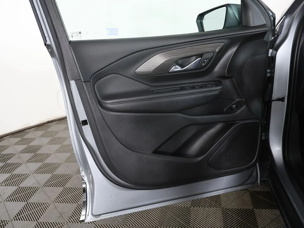 Used 2023 Silver GMC SLE image 22