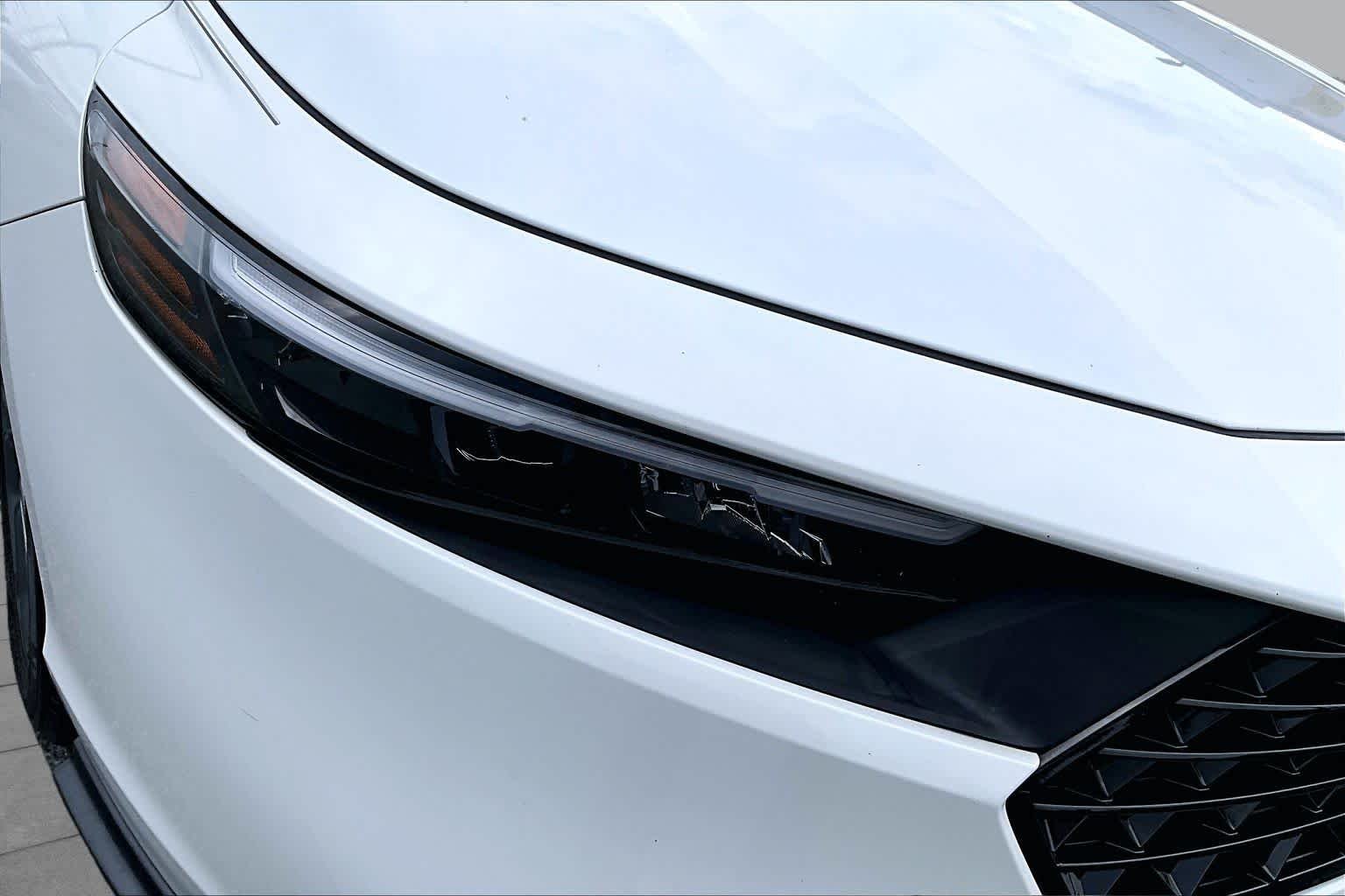 Used 2023 Platinum White Pearl Honda EX image 27
