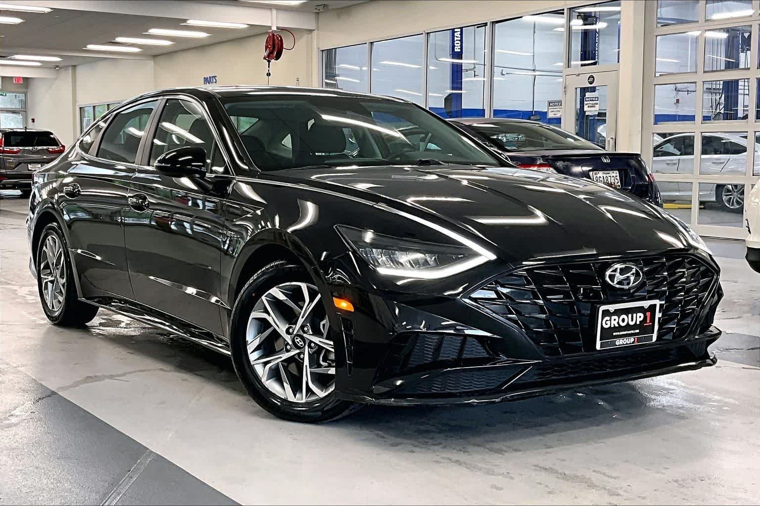 Used 2023 Onyx Black Hyundai SEL image 3