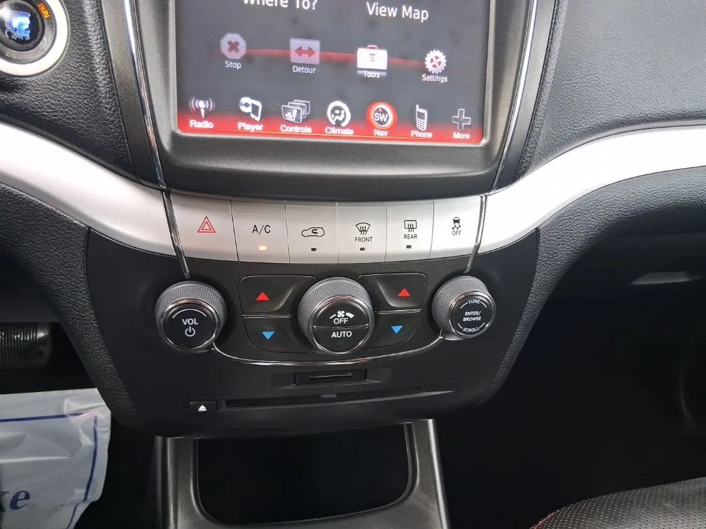Used 2013 Brilliant Black Crystal Pearlcoat Dodge R/T image 24