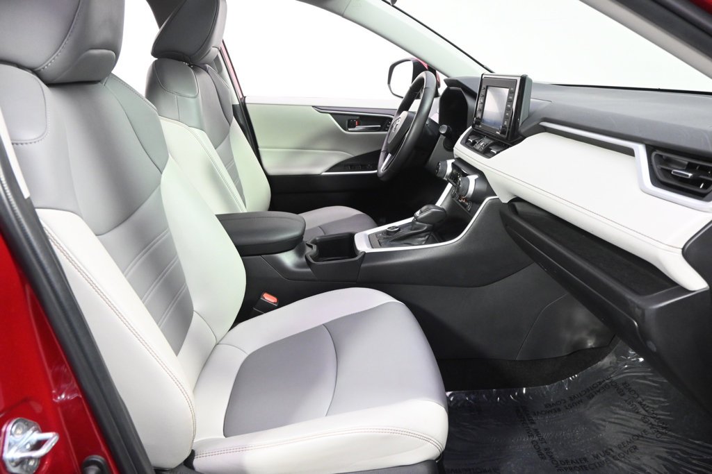 Used 2022 Pearl Toyota XLE Premium image 16