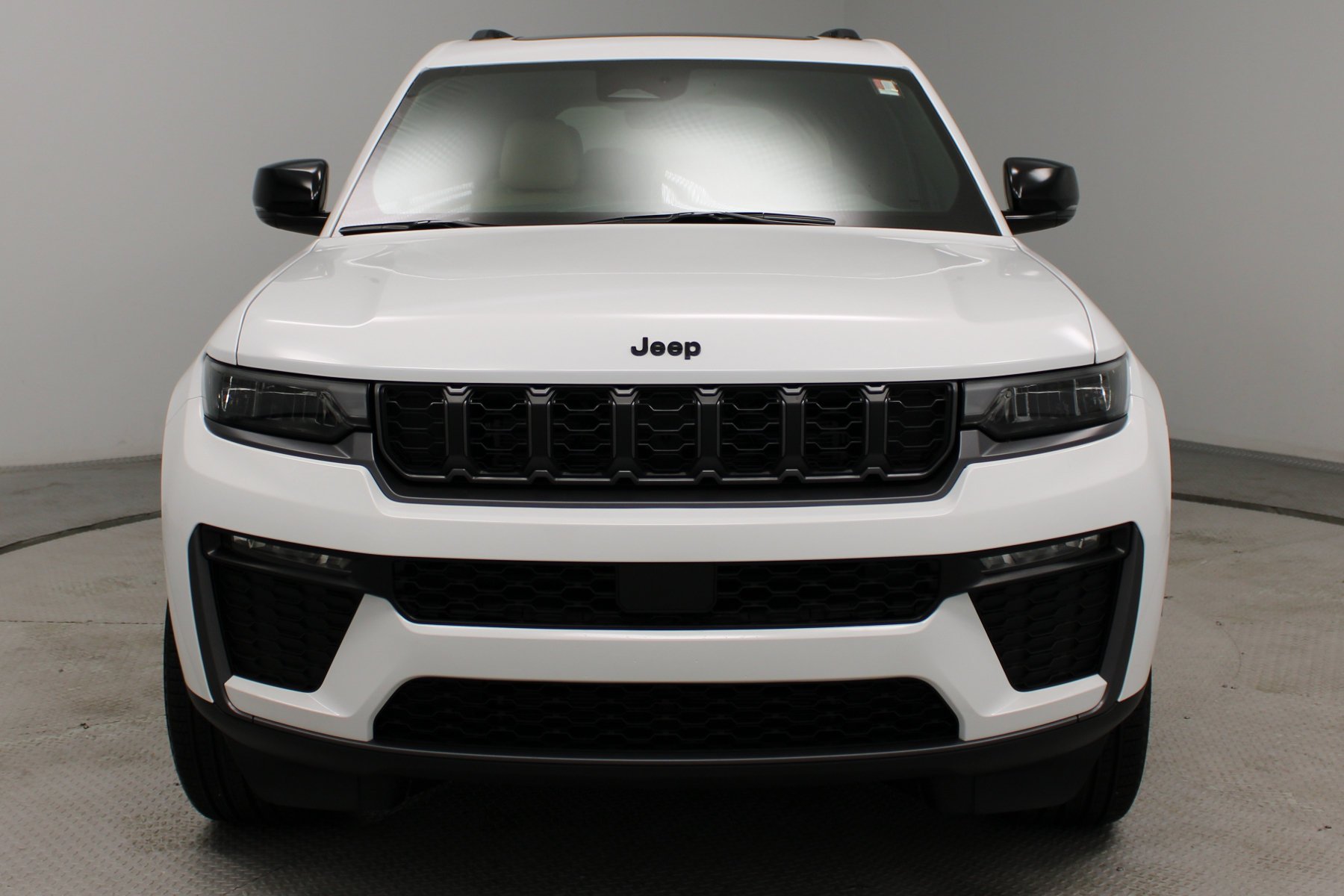 New 2026 Bright White Clear-Coat Exterior Paint Jeep Limited 4x4 image 2