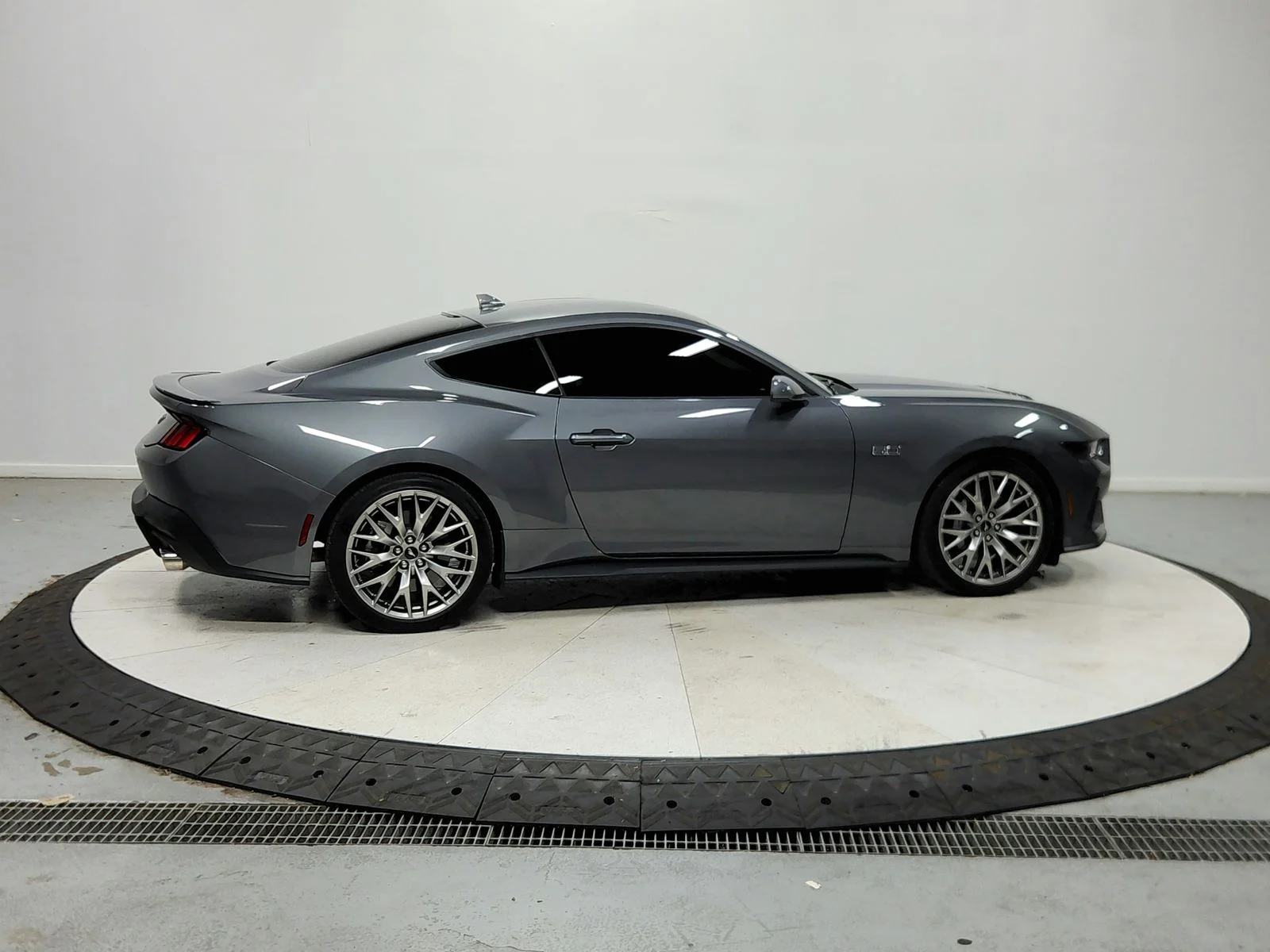 Used 2025 Gray Ford GT Premium image 9