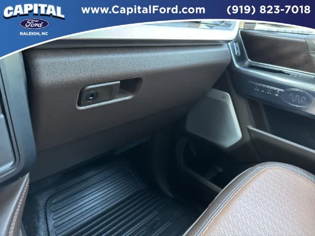 Used 2025  Ford King Ranch image 28