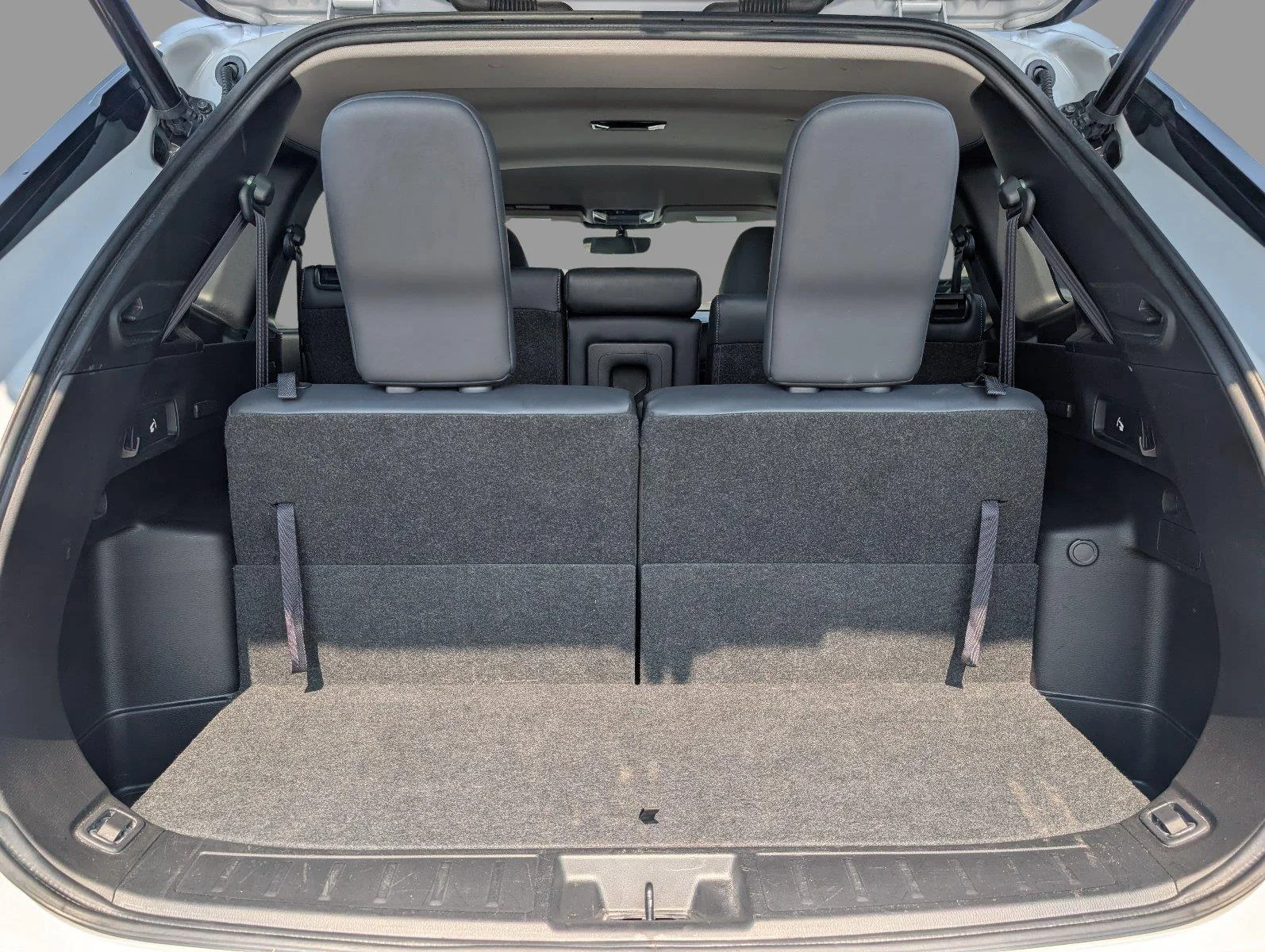Used 2025 White Diamond Mitsubishi SE image 5