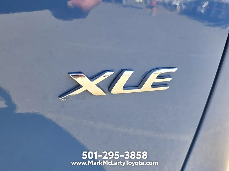Used 2026 Blue TOYOTA XLE 2WD image 19
