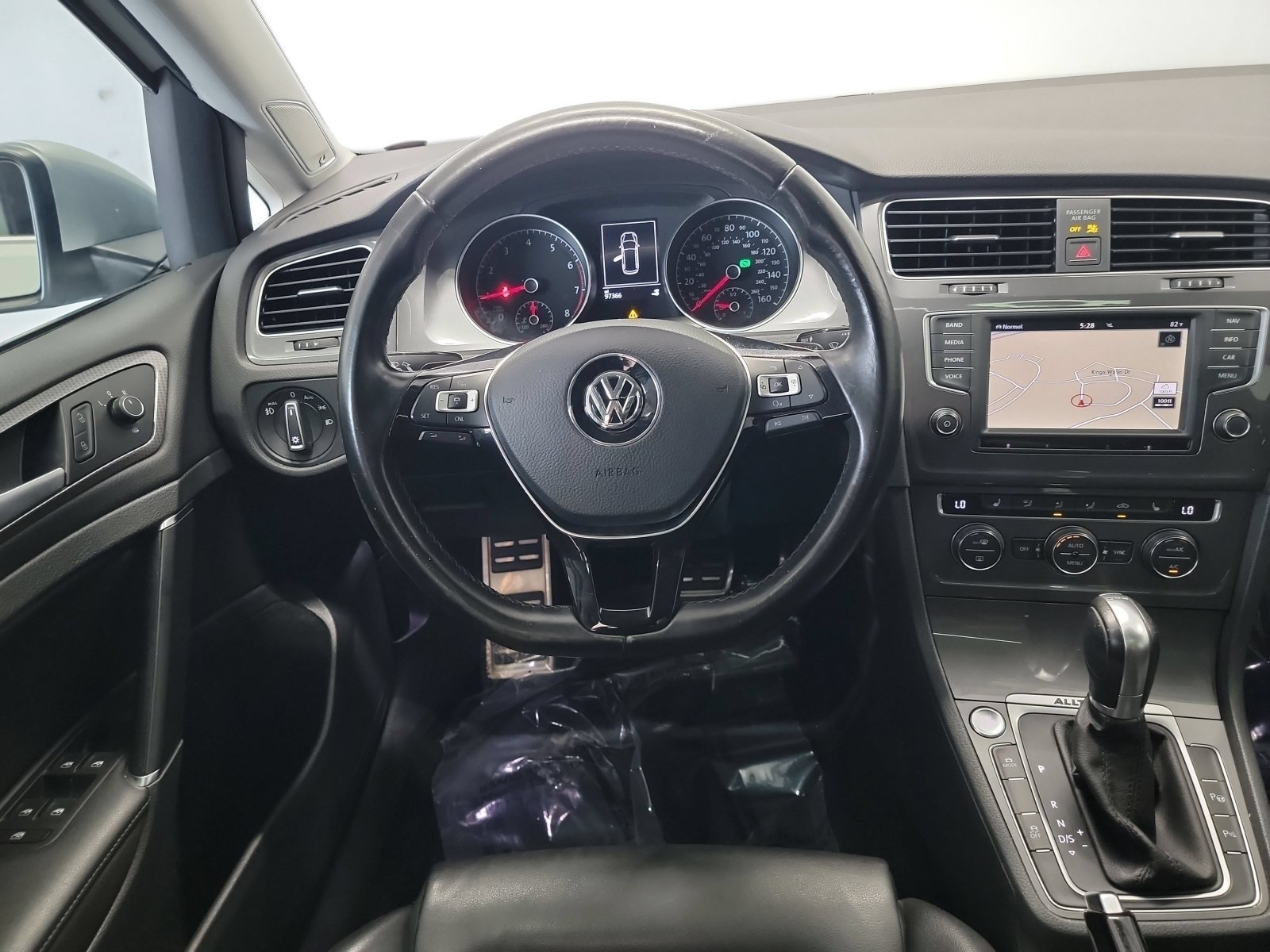 Used 2017 Pure White Volkswagen SEL image 13