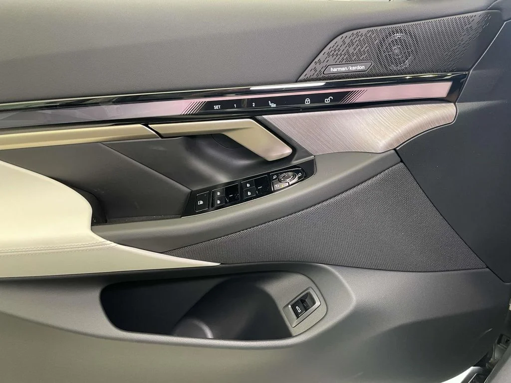 New 2027 Gray BMW 530i xDrive image 29