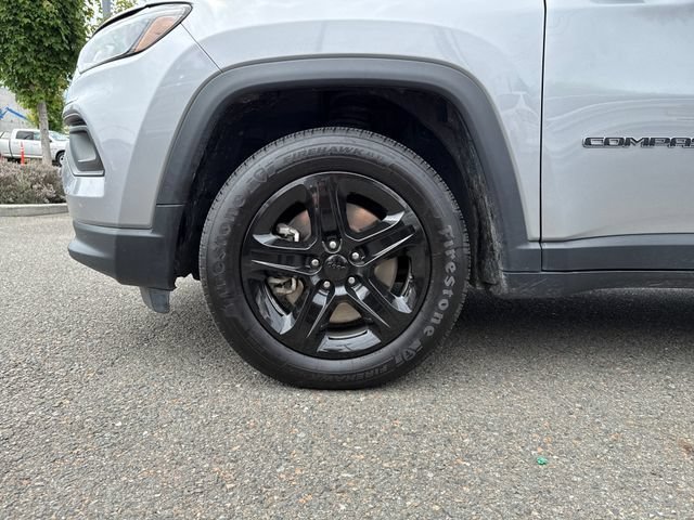Used 2024 Silver Zynith Metallic Clearcoat Jeep Latitude image 26