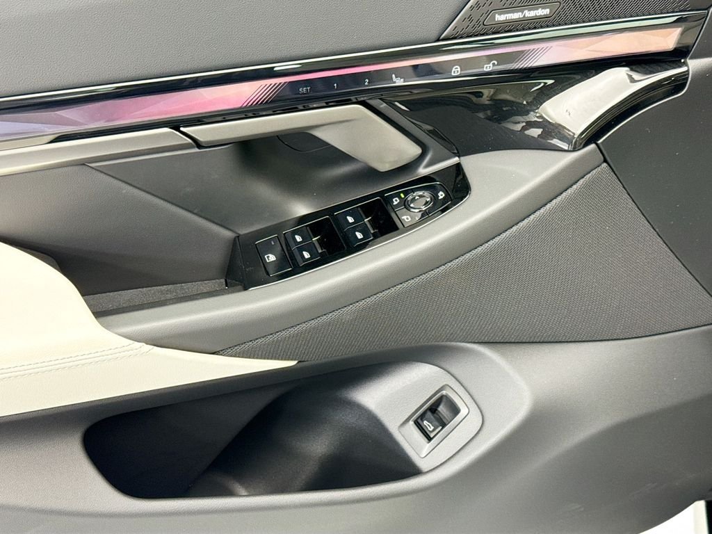 New 2027 Black Sapphire Metallic BMW 530i image 22