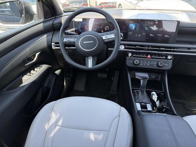 New 2027 Black Hyundai SE FWD image 17