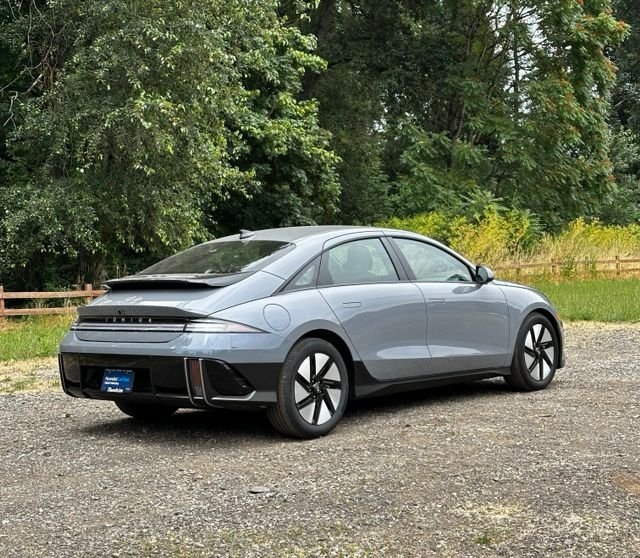 2025 Hyundai IONIQ 6 SE - Photo 8