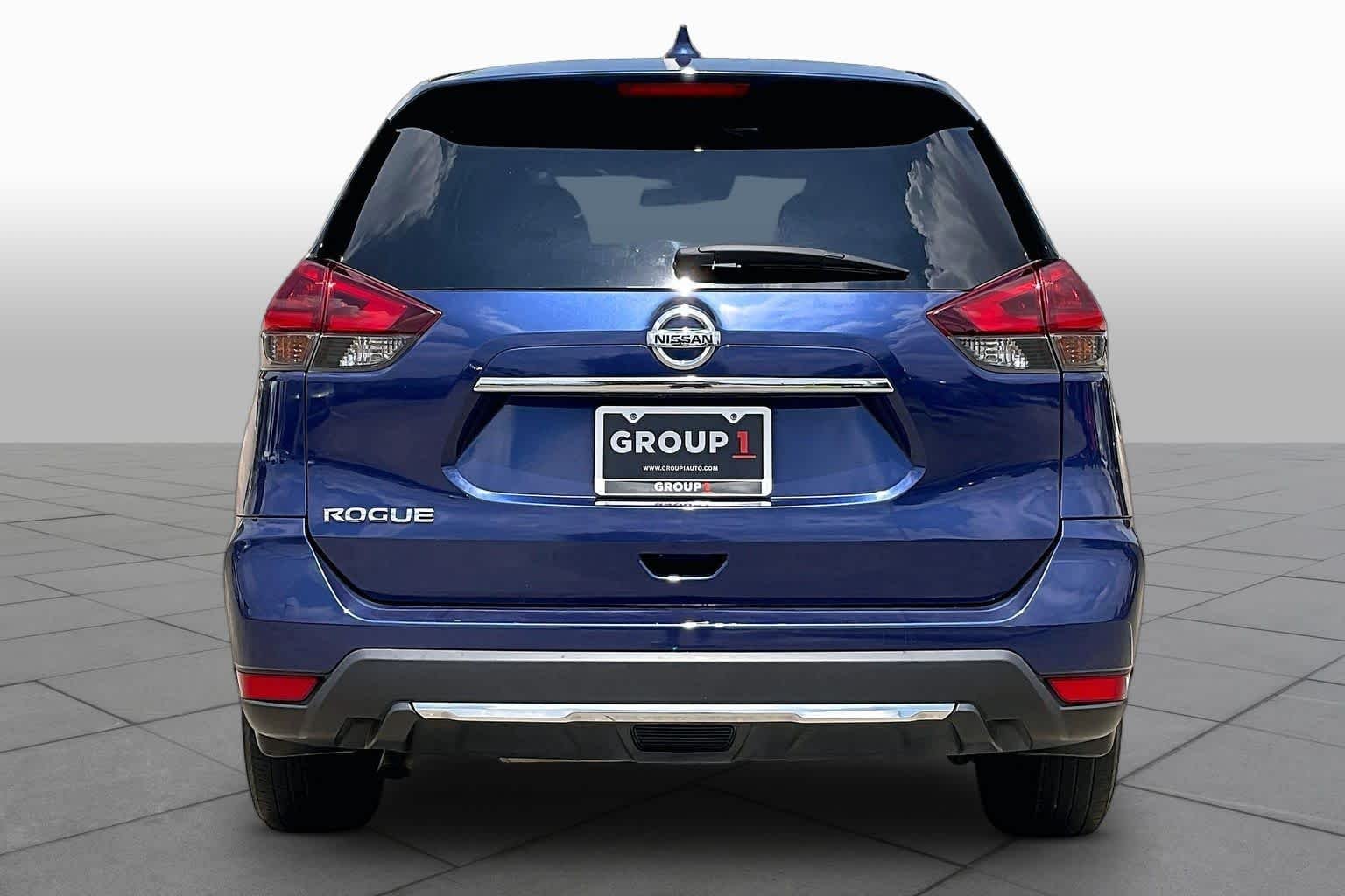 Used 2019 Caspian Blue Metallic Nissan S image 5