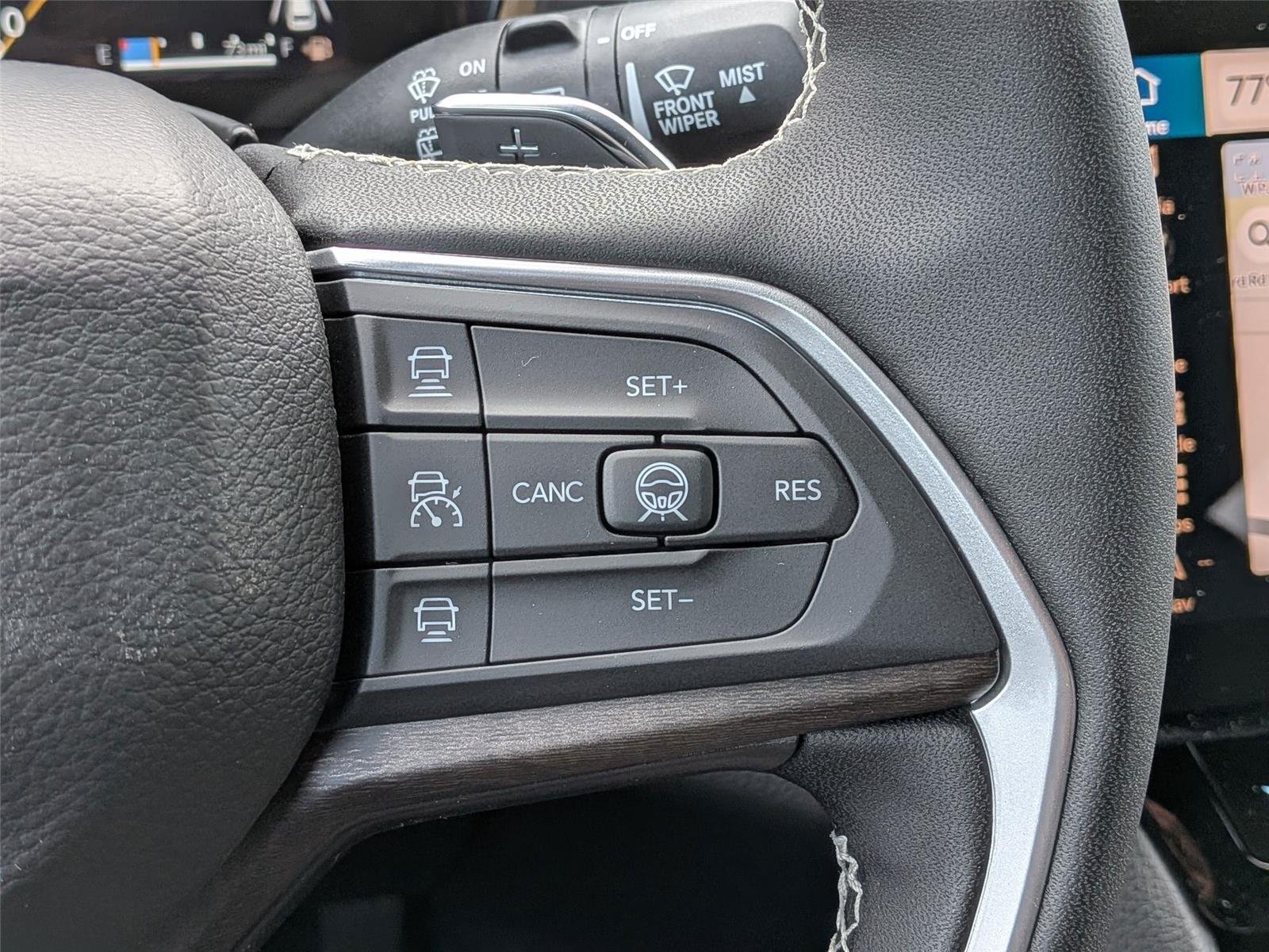 New 2026 Silver Zynith Exterior Paint Jeep Laredo Altitude image 21