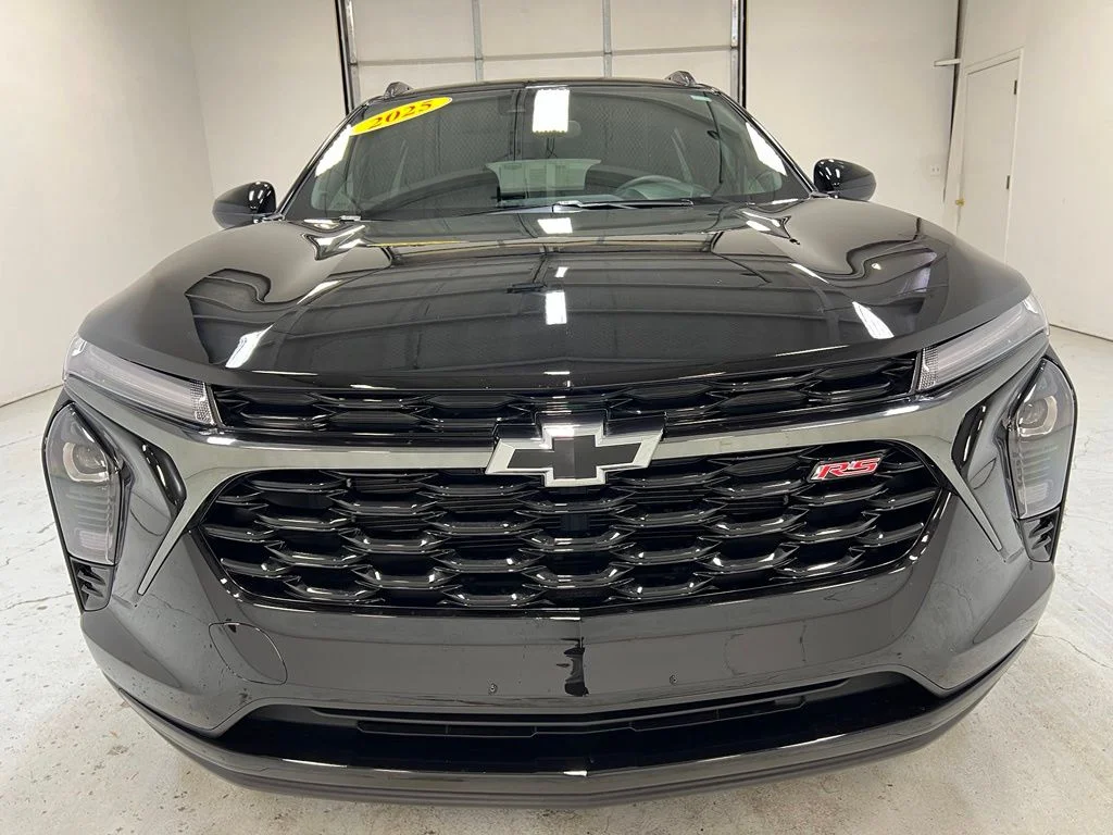 Used 2025 Black Chevrolet 2RS image 12