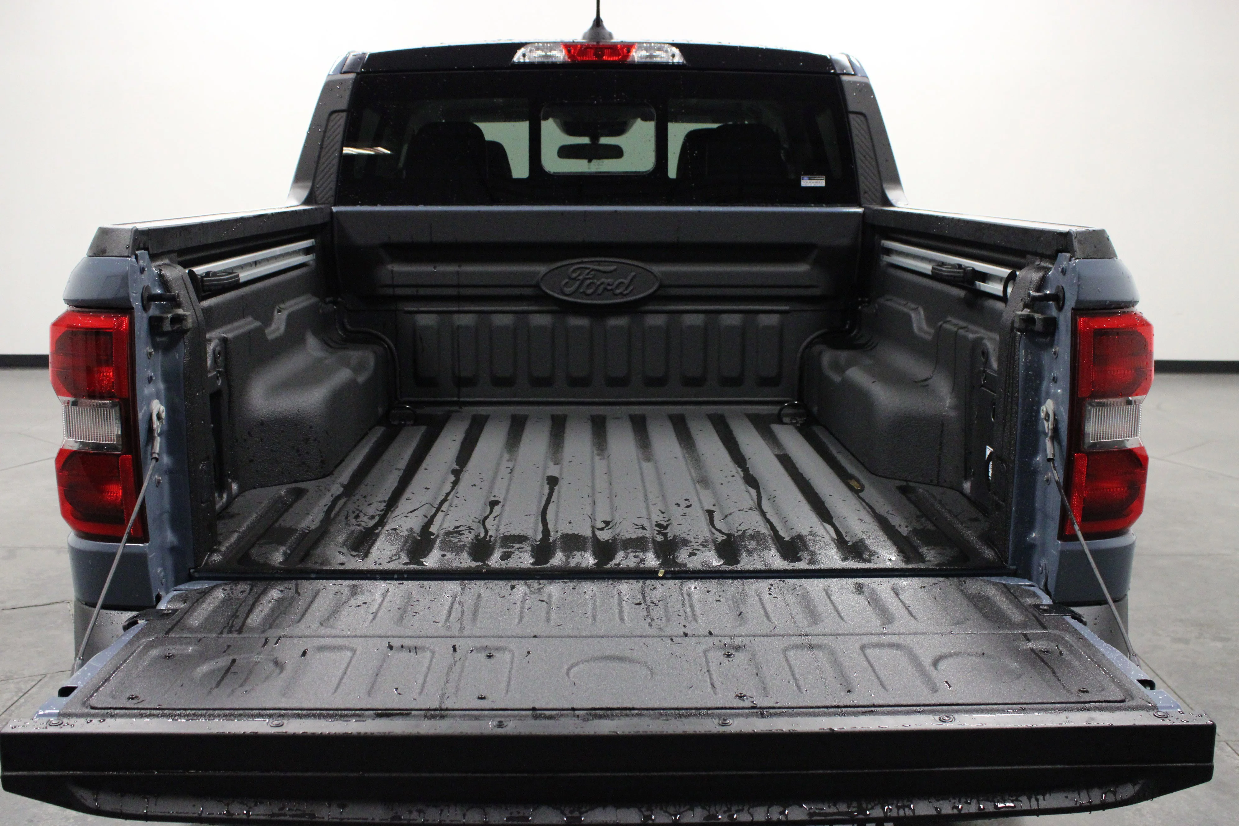New 2025 Azure Gray Metallic Tri-Coat Ford Lariat® image 14
