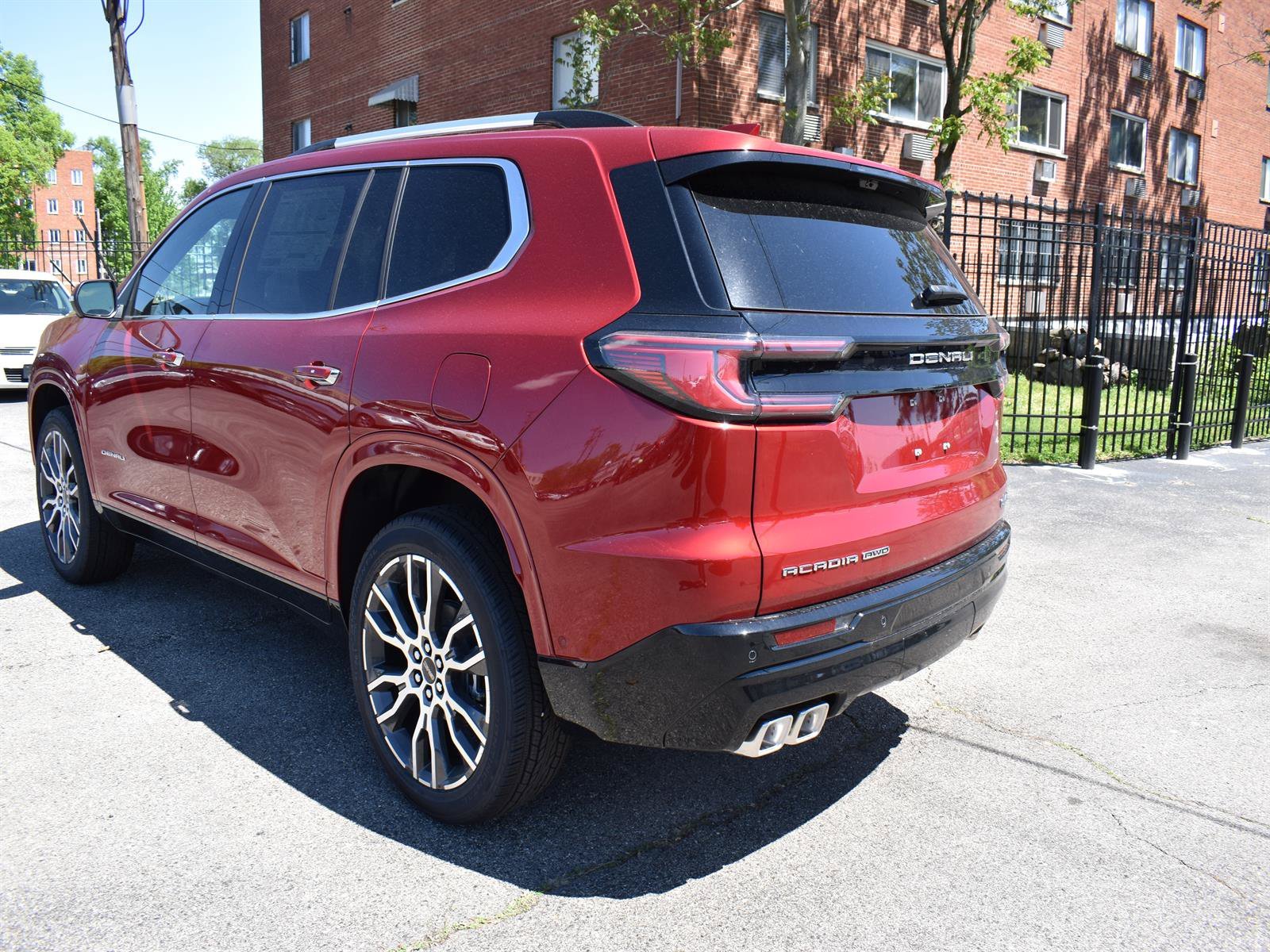 2026 GMC Acadia Denali Ultimate - Photo 13