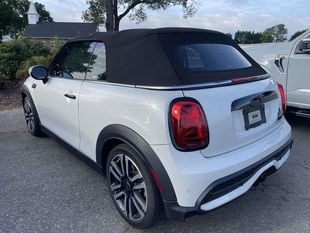 Used 2024 White Metallic MINI Signature image 4